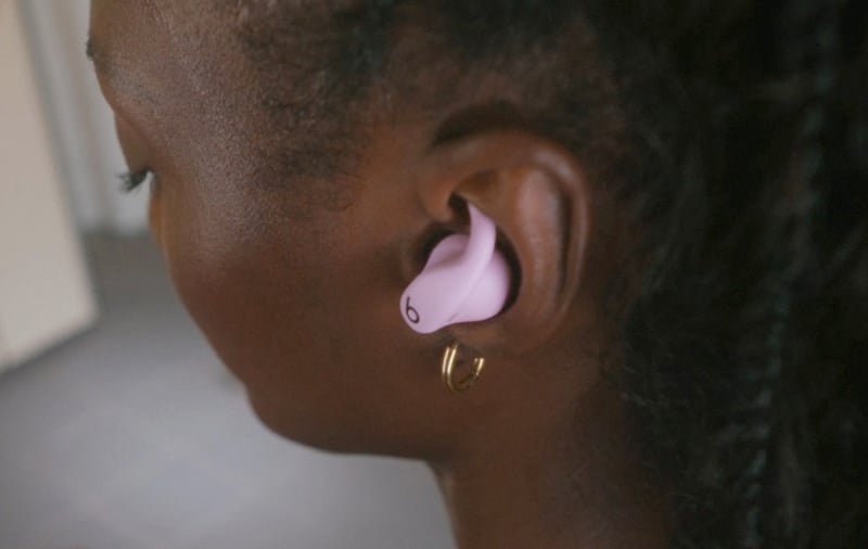 Apple представи слушалките Powerbeats Fit за 0 с гъвкав корпус за спорт и не само