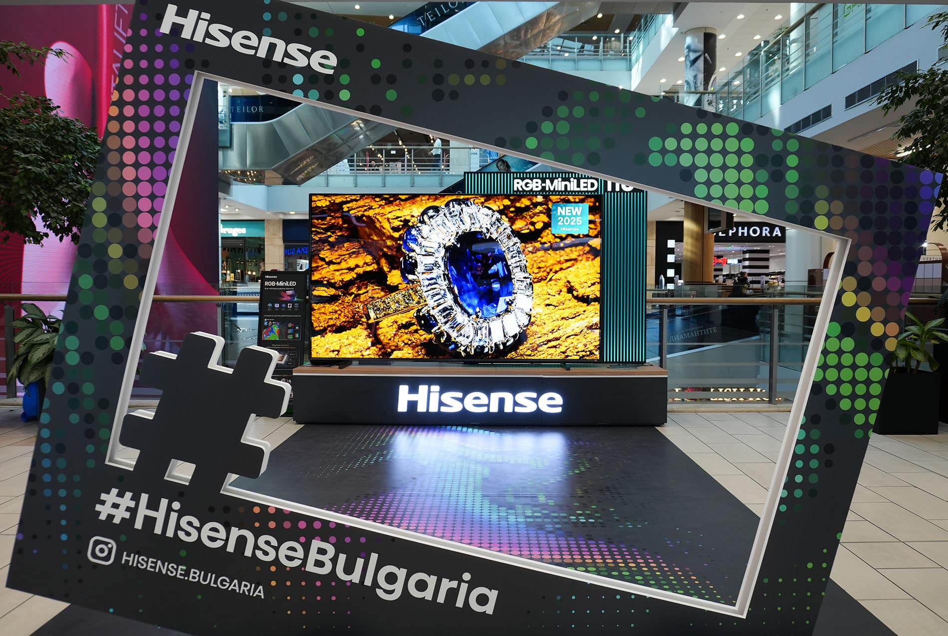 Hisense показва бъдещето на телевизията в София: първият в света 116-инчов RGB MiniLED вече е тук