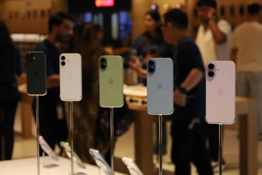 Защо Samsung печели от успеха на iPhone 17 повече, отколкото изглежда