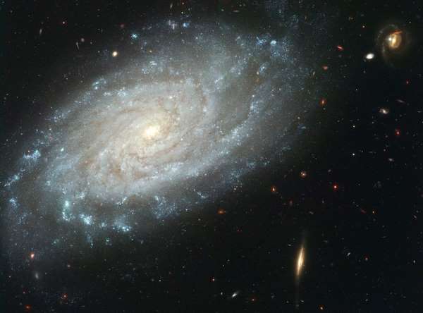 Hubble обнови изображенията на ключовата галактика NGC 3370