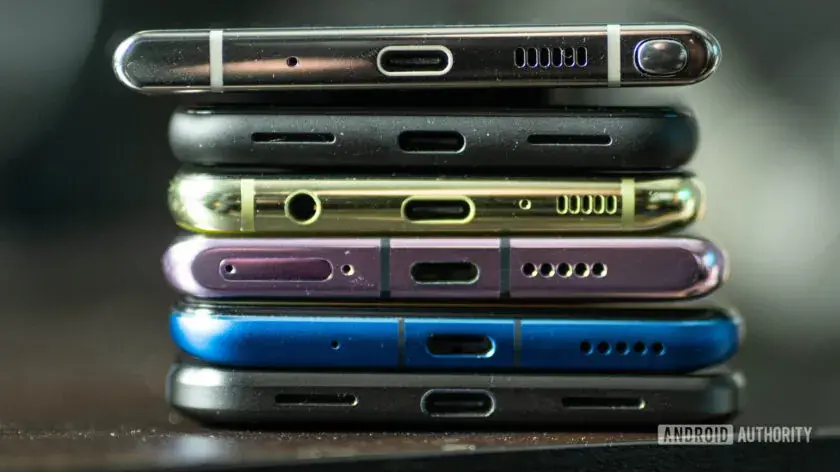 В обозримо бъдеще повечето производители ще продават телефоните без USB кабел в кутията