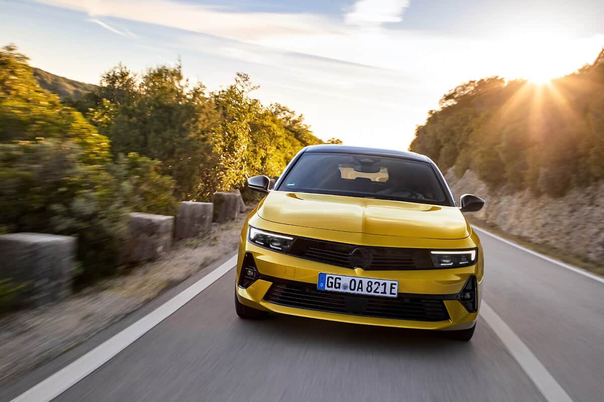 Opel Astra Plug-in Hybrid получава повече мощност, по-голяма батерия и впечатляващ електрически пробег