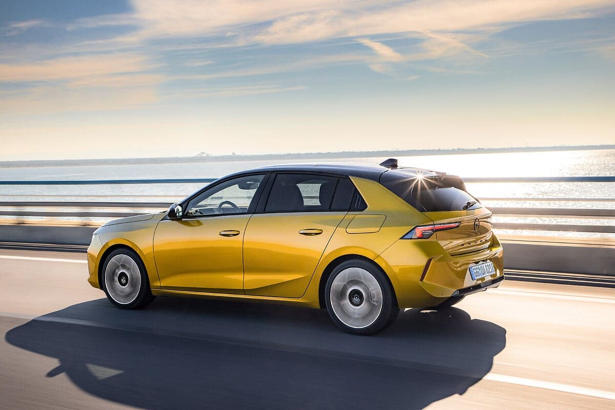 Opel Astra Plug-in Hybrid получава повече мощност, по-голяма батерия и впечатляващ електрически пробег