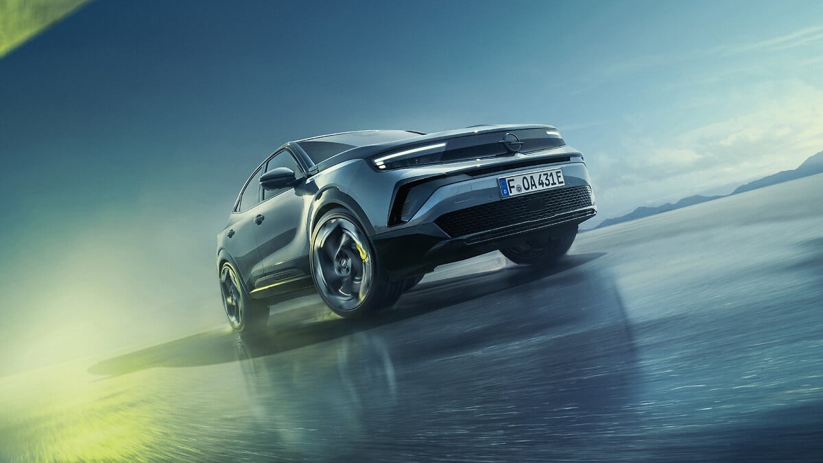 Opel превзема Auto Zürich 2025 с три електрически звезди