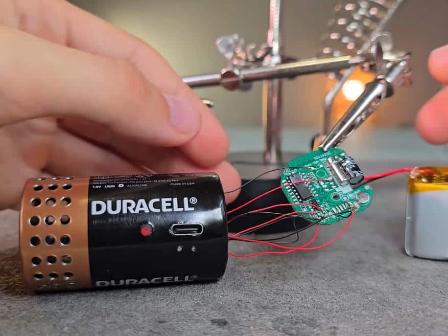 Невероятен DIY проект: Направиха Bluetooth колонка от Duracell батерия