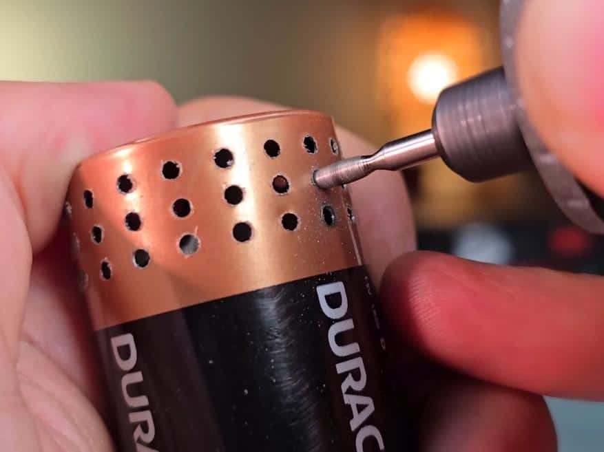 Невероятен DIY проект: Направиха Bluetooth колонка от Duracell батерия