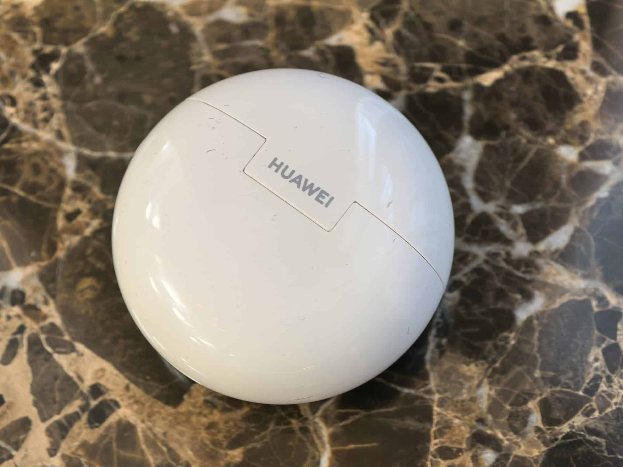 FreeBuds 7i: когато Huawei реши да направи достъпния клас луксозен