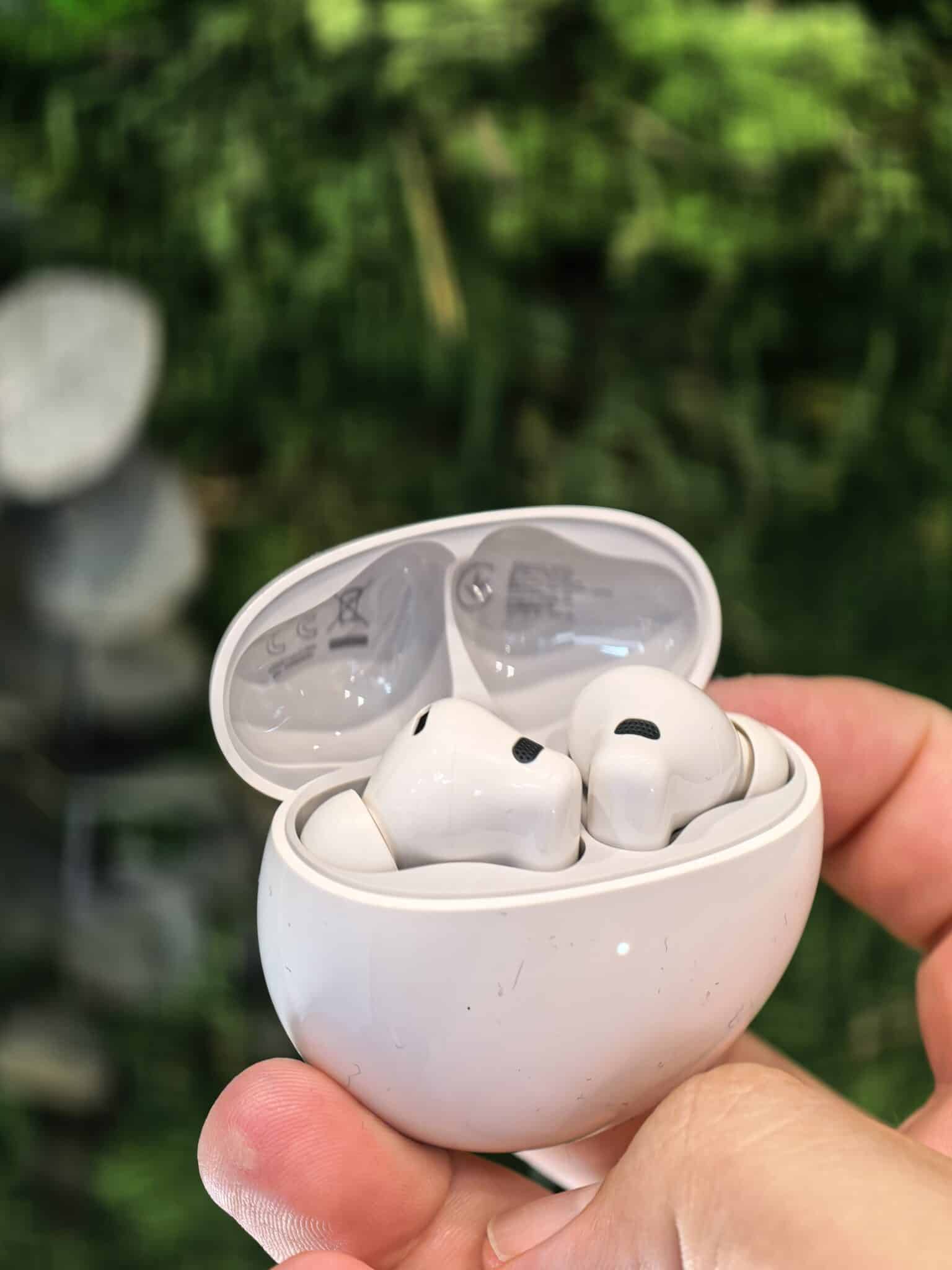 FreeBuds 7i: когато Huawei реши да направи достъпния клас луксозен