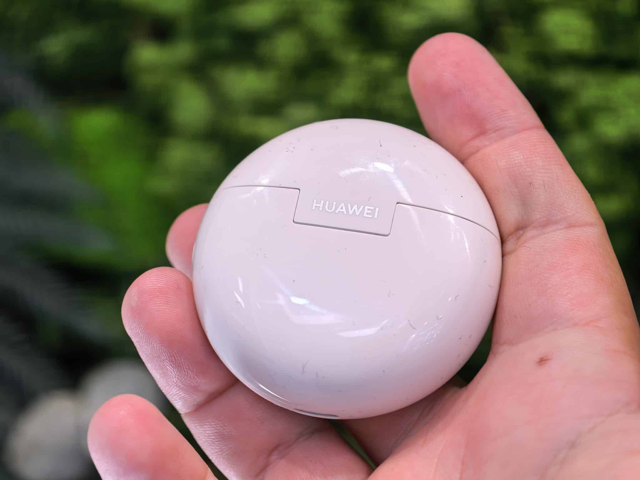 FreeBuds 7i: когато Huawei реши да направи достъпния клас луксозен