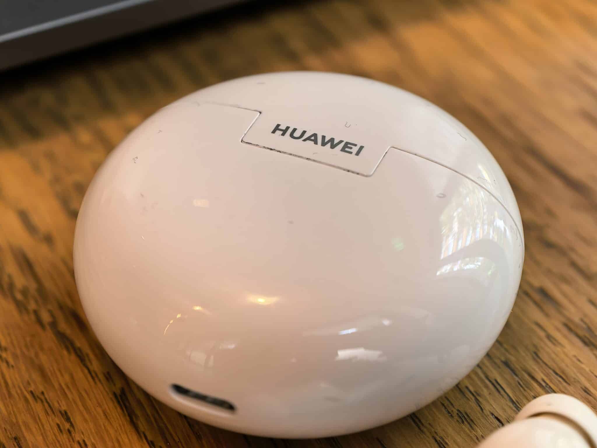 FreeBuds 7i: когато Huawei реши да направи достъпния клас луксозен
