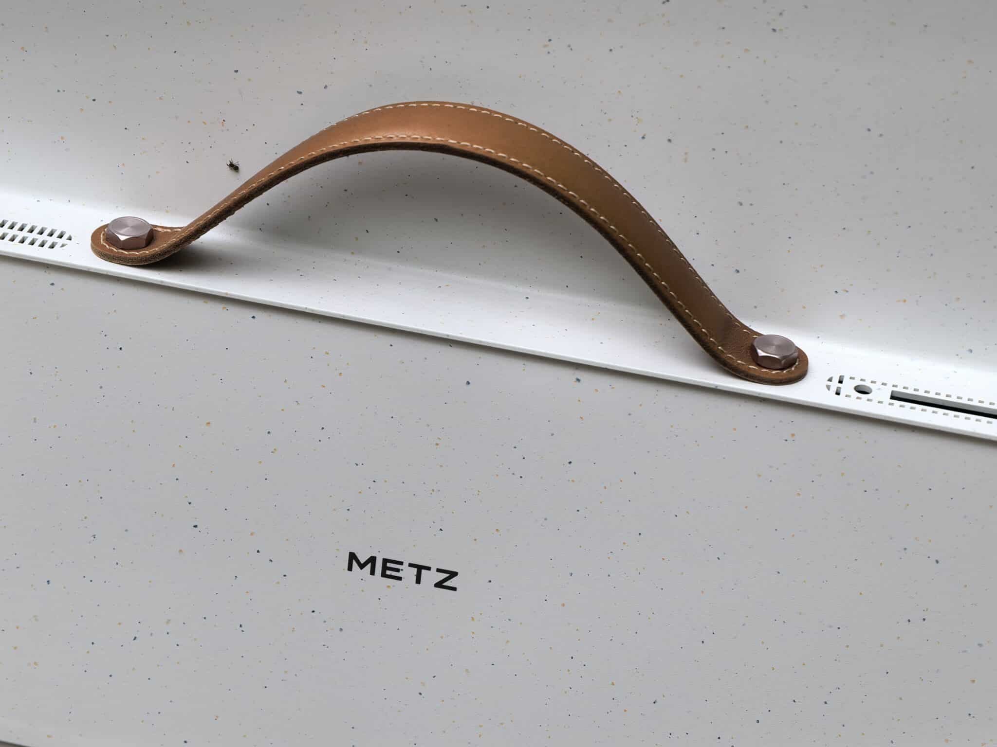 Metz 24MPE7000Z: 24 инча свобода и адреналин без кабели