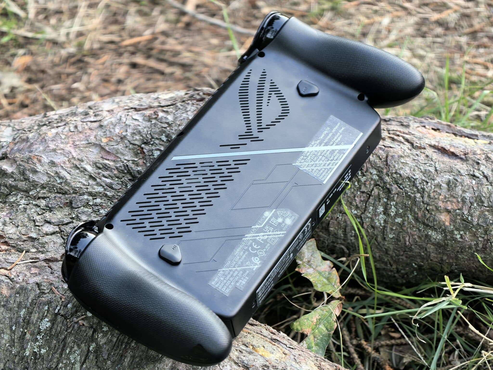ROG Xbox Ally X: най-мощният „Xbox в раницата“ — но все пак истински PC