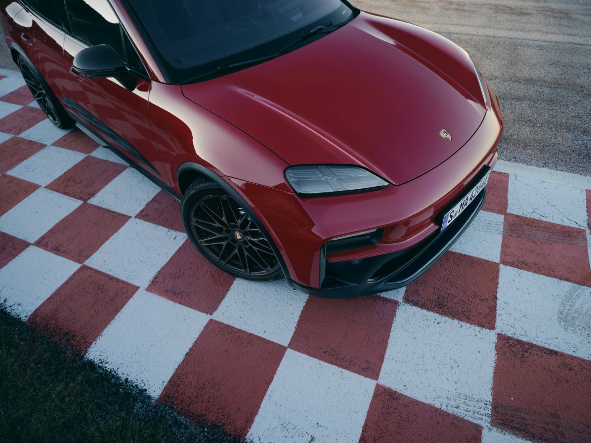 Porsche представи първия изцяло електрически Macan GTS – 571 коня чист адреналин