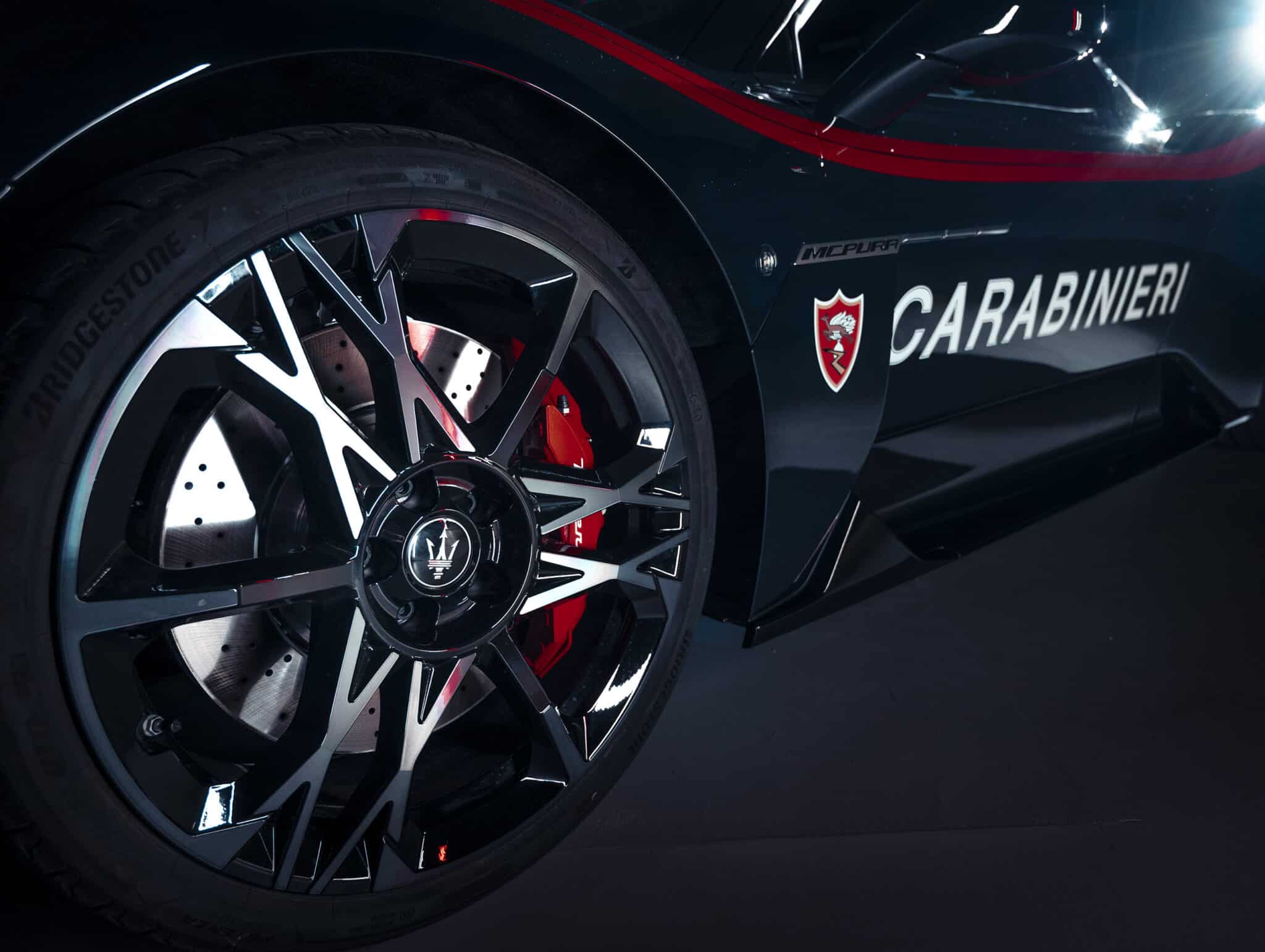 Италианската полиция получи суперавтомобили Maserati и Alfa Romeo за спасяване на човешки животи
