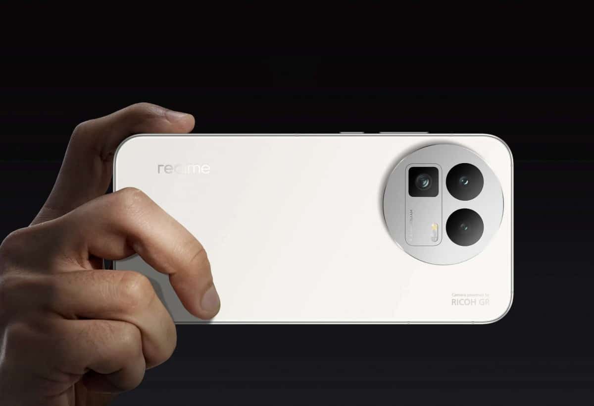 Флагманът Realme GT8 е тук с 50MP камера Ricoh и процесор Snapdragon 8 Elite