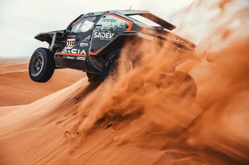 Dacia Sandriders празнува технологичен триумф в пустинята: победа за Себастиан Льоб и световна титла за Едуард Буланже