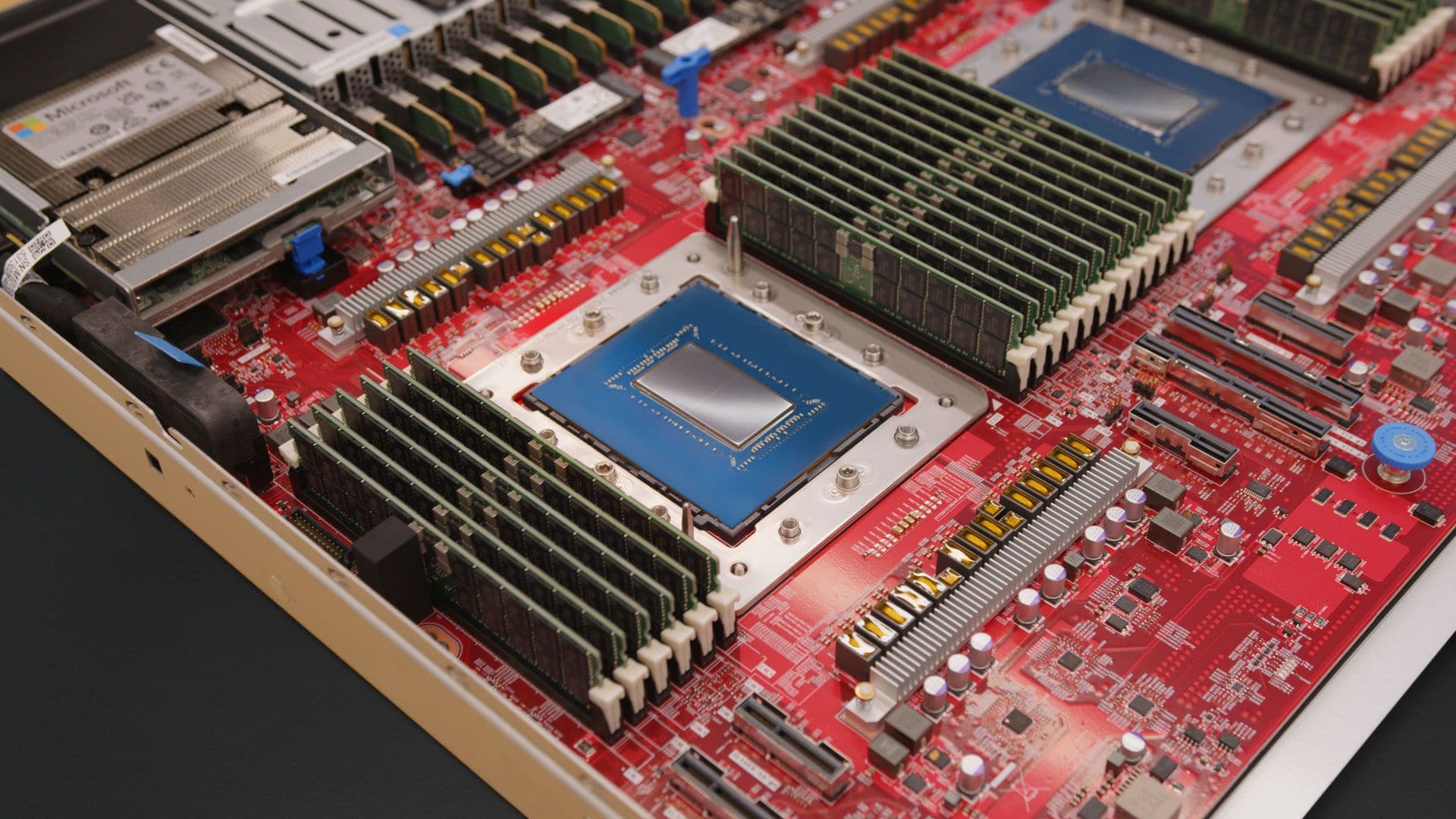 Microsoft представи процесорите Cobalt 200 за облака Azure със 132 „динамични“ Arm-ядра и 12 канала за памет