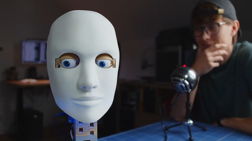 3D принтер разпечата лицето и изкуственият интелект му вдъхна живот – инженер аматьор създаде говореща глава, която спори като Аристотел