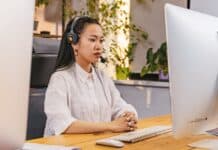 В началото – касиерка от Манила. След това роботите. Дистанционно работещи в момента обучават AI, който именно тях ще замени
