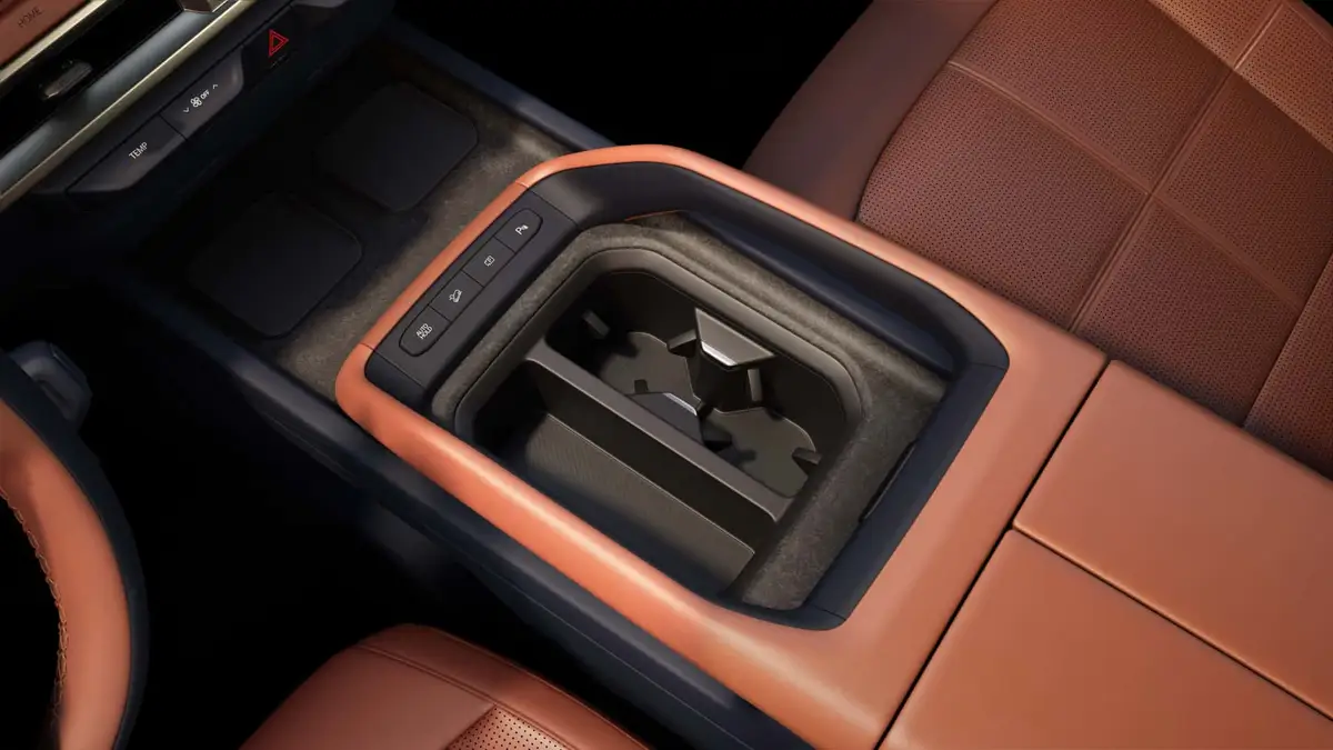 Новият Kia Telluride има доста противоречив външен вид: снимки