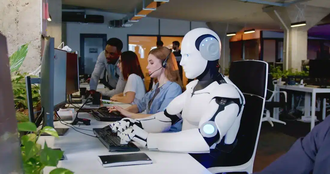 Компаниите започнаха да връщат уволнените заради AI служители обратно – технологията не успява да оправдае очакванията