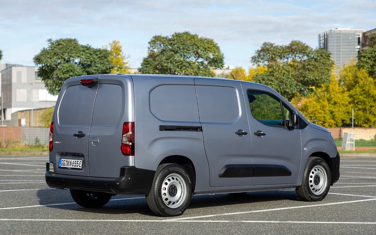 Opel Combo Electric получава нова система за фиксиране на товара, разработена съвместно с bott