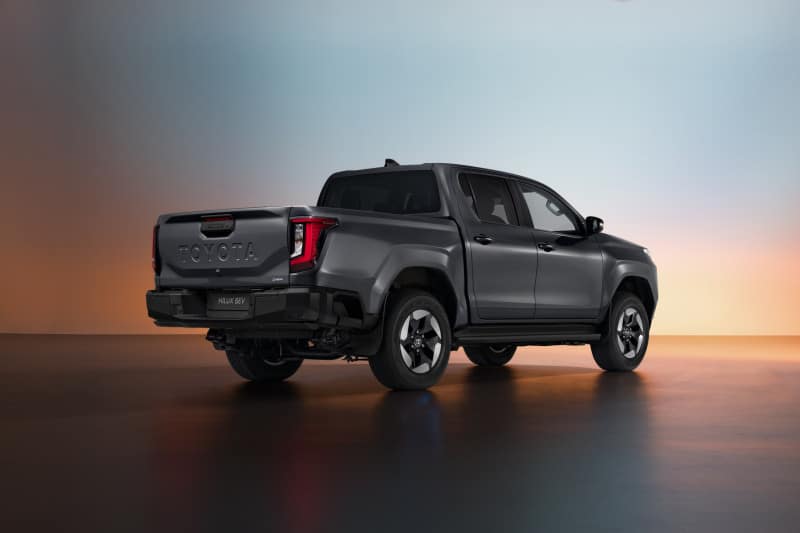Toyota разкри новия Hilux: първият електрически модел, повече технологии и планирана водородна версия през 2028 г.
