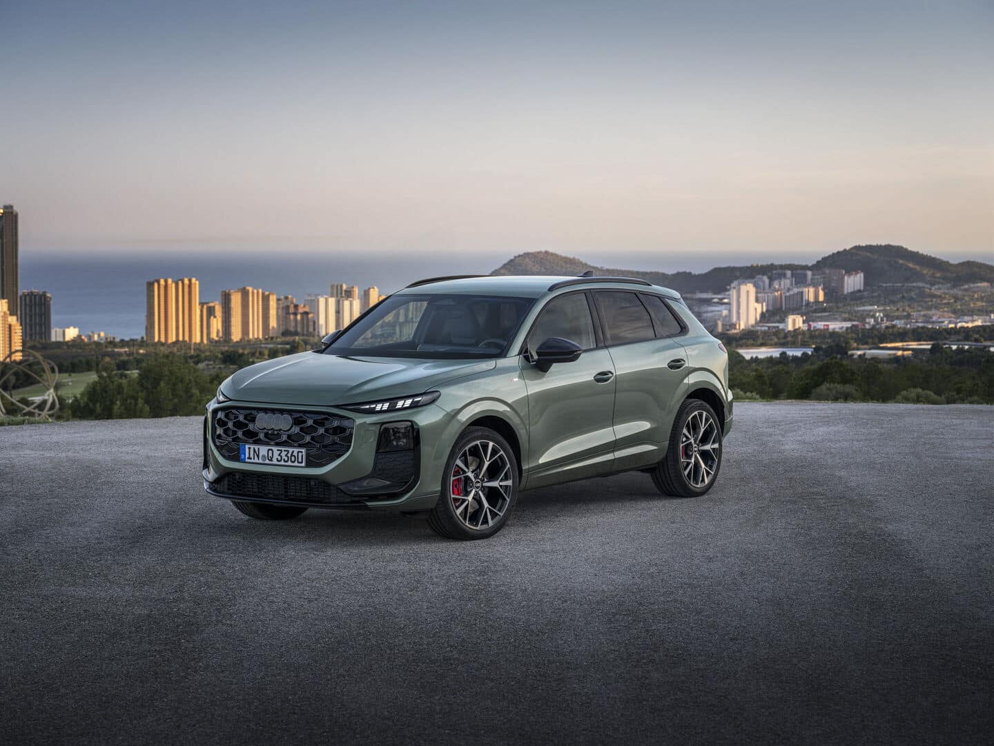 Градът има нов любимец: новото Audi Q3 направи стилна премиера в България