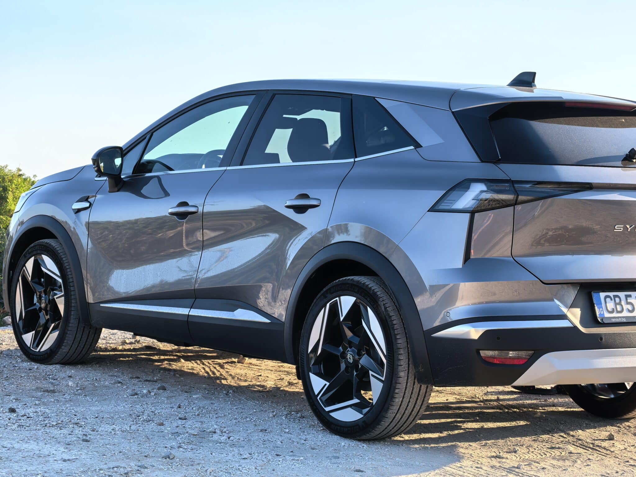 Renault Symbioz: новата дефиниция на „златната среда“ при SUV-овете