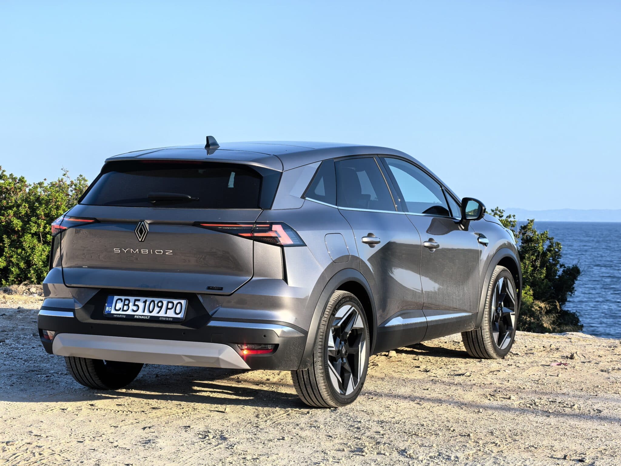 Renault Symbioz: новата дефиниция на „златната среда“ при SUV-овете