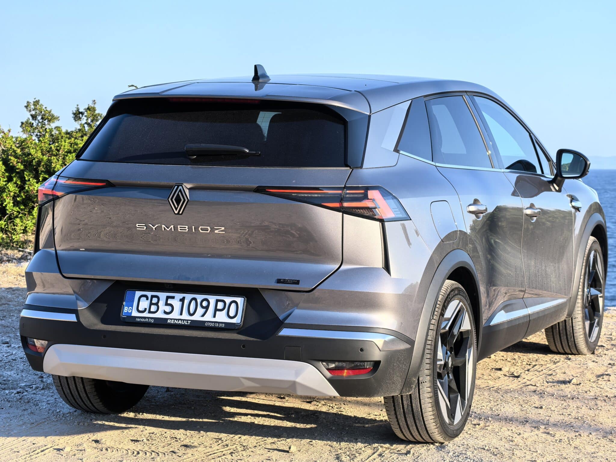 Renault Symbioz: новата дефиниция на „златната среда“ при SUV-овете