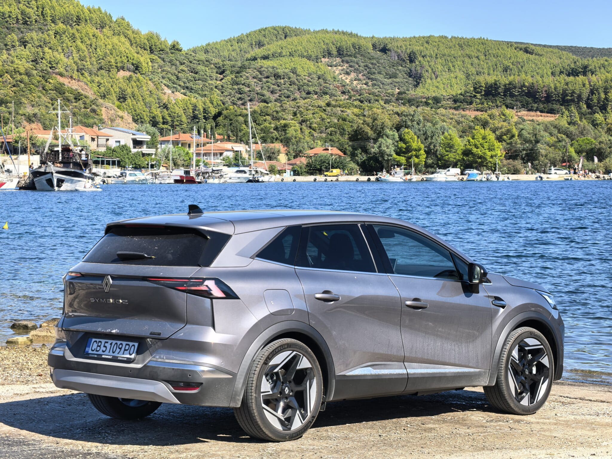 Renault Symbioz: новата дефиниция на „златната среда“ при SUV-овете