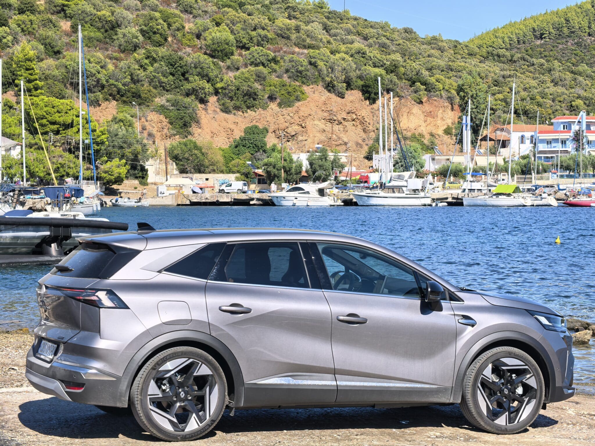 Renault Symbioz: новата дефиниция на „златната среда“ при SUV-овете