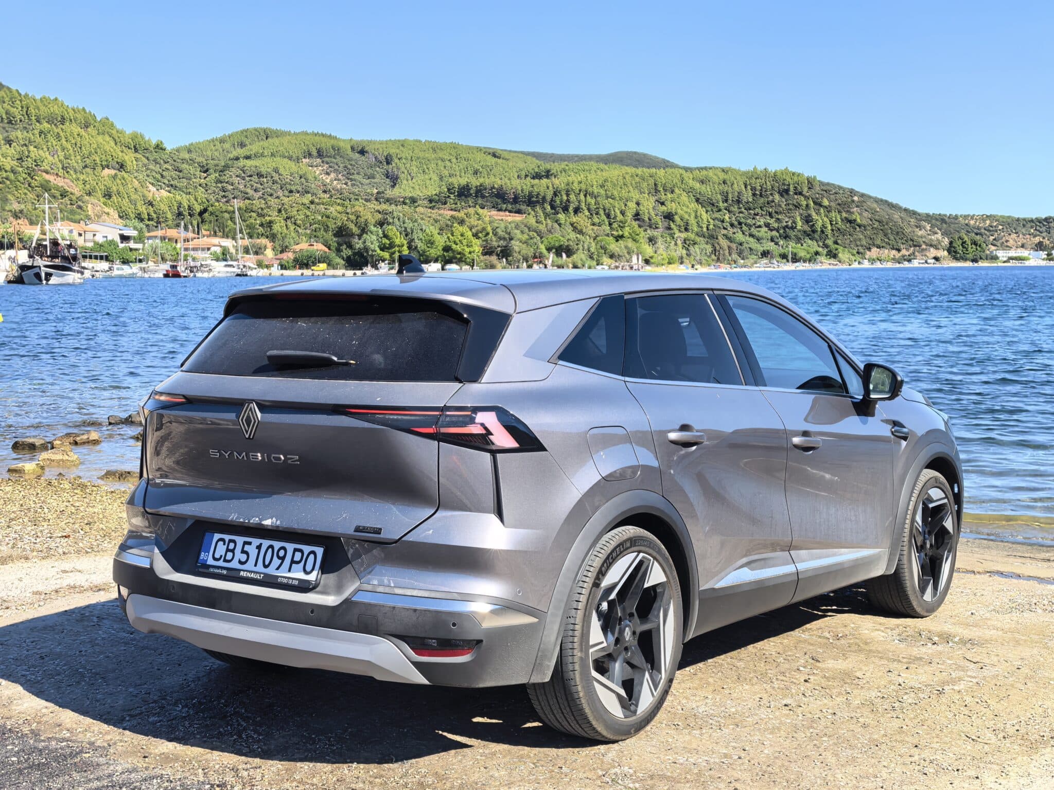 Renault Symbioz: новата дефиниция на „златната среда“ при SUV-овете