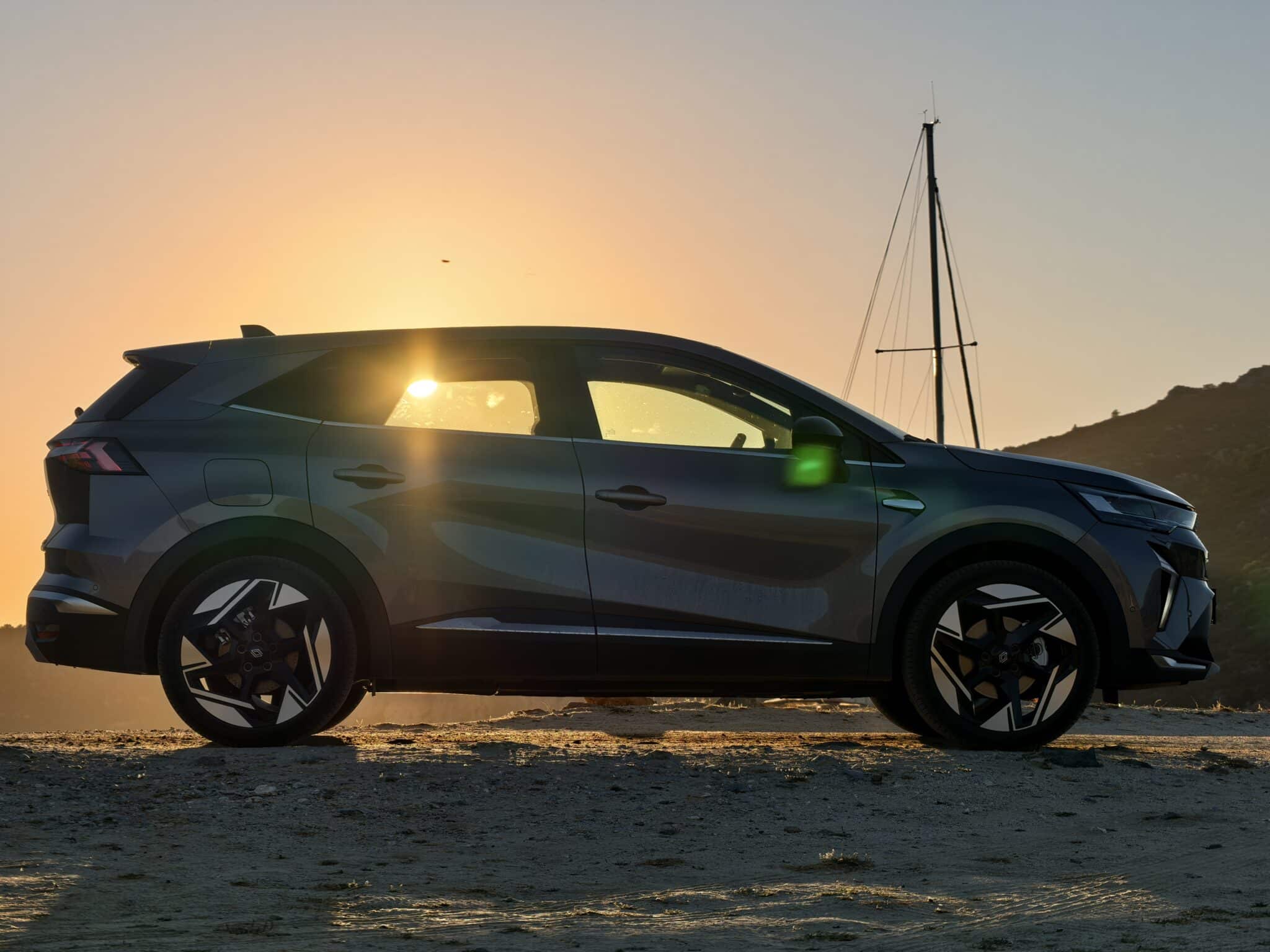 Renault Symbioz: новата дефиниция на „златната среда“ при SUV-овете