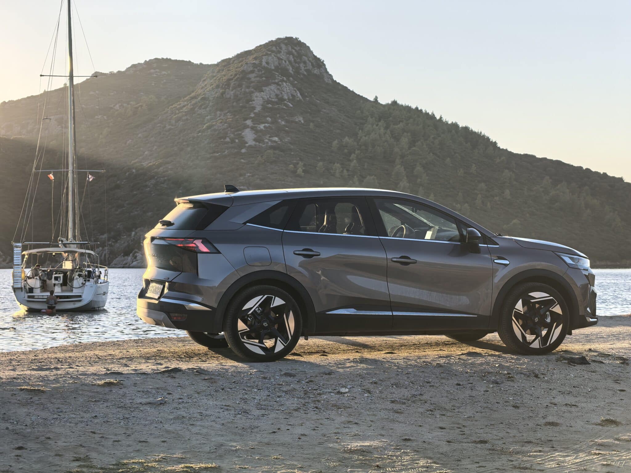 Renault Symbioz: новата дефиниция на „златната среда“ при SUV-овете