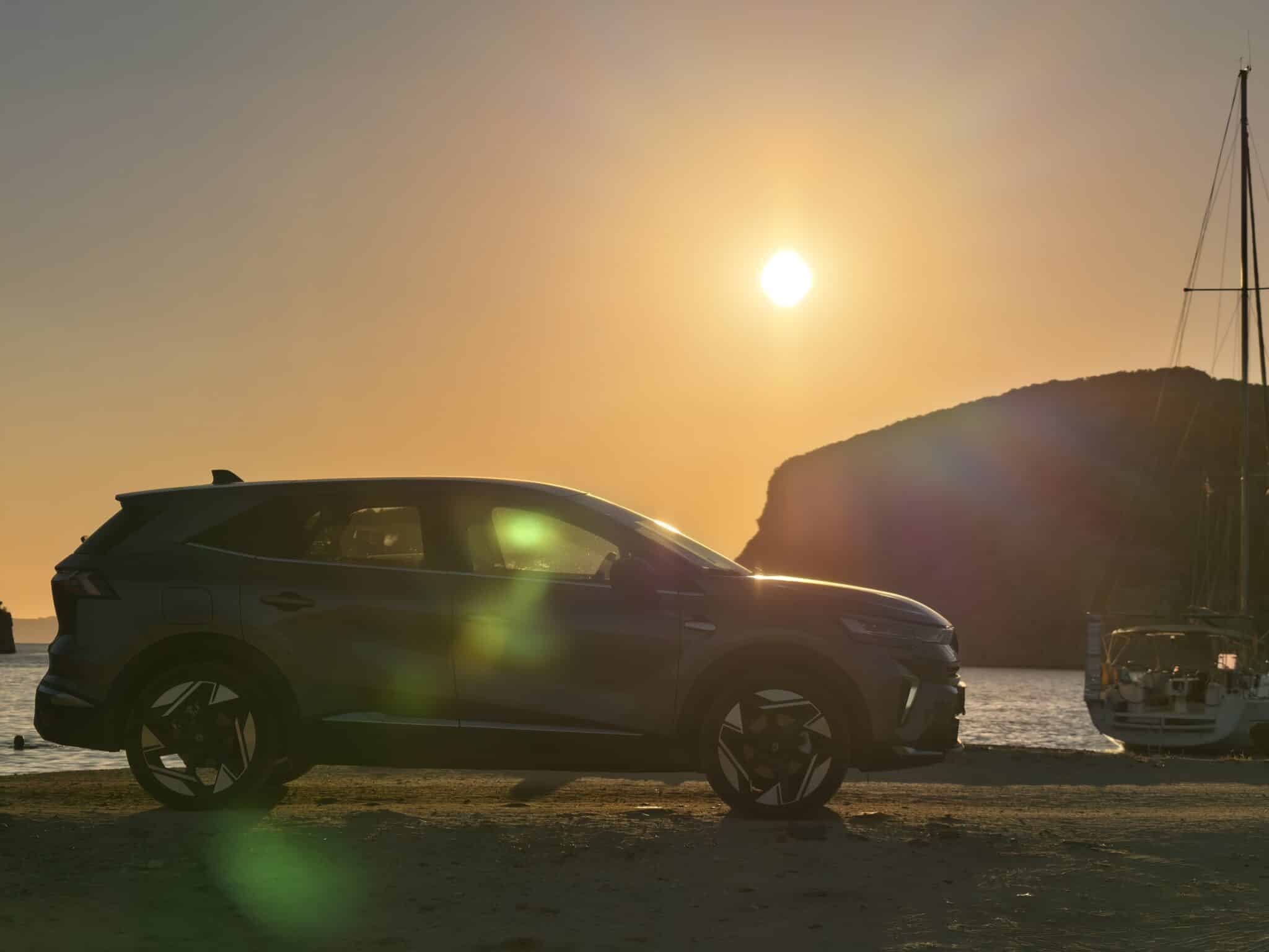 Renault Symbioz: новата дефиниция на „златната среда“ при SUV-овете