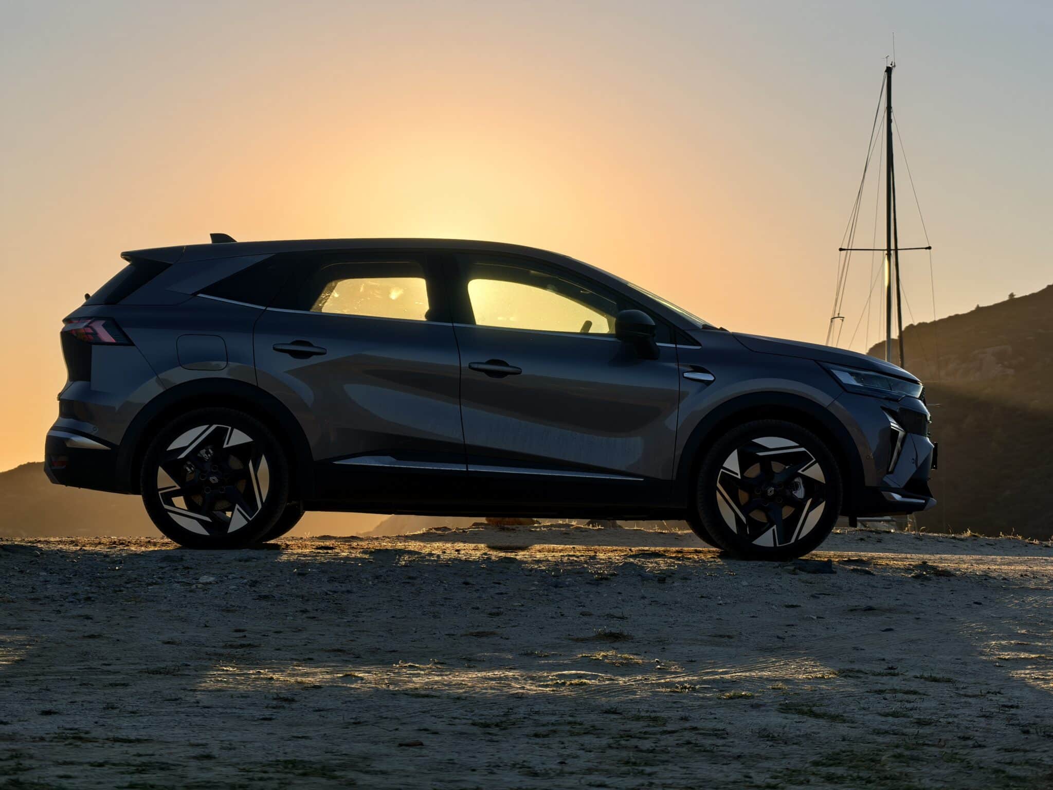 Renault Symbioz: новата дефиниция на „златната среда“ при SUV-овете