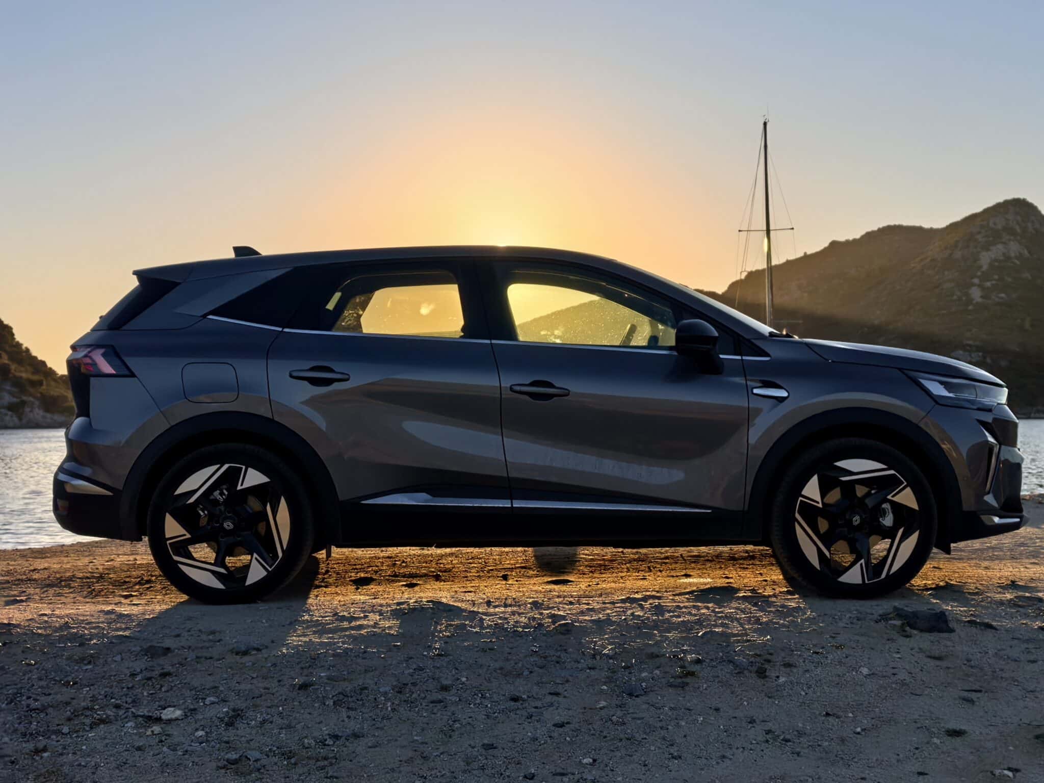Renault Symbioz: новата дефиниция на „златната среда“ при SUV-овете