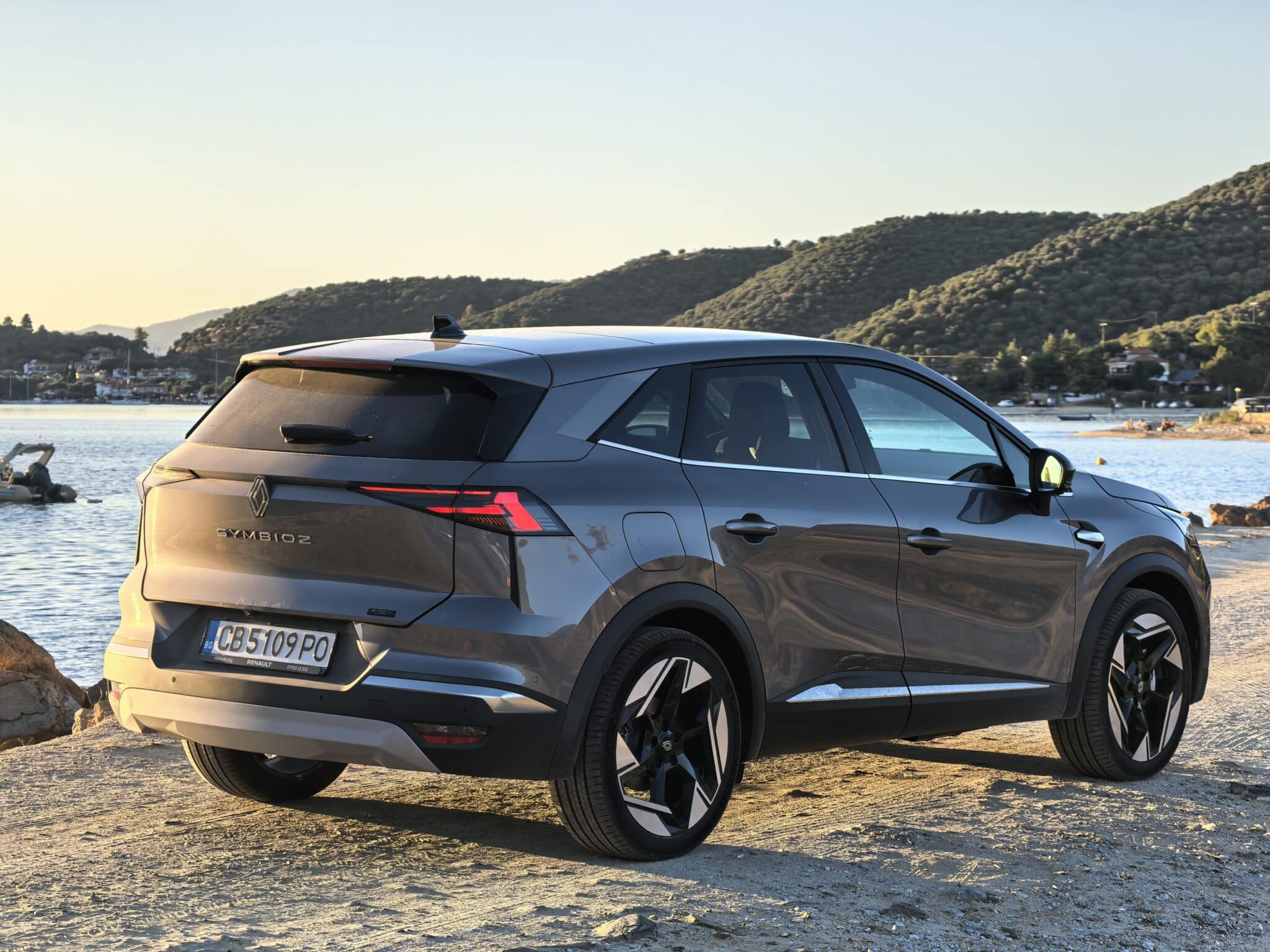 Renault Symbioz: новата дефиниция на „златната среда“ при SUV-овете