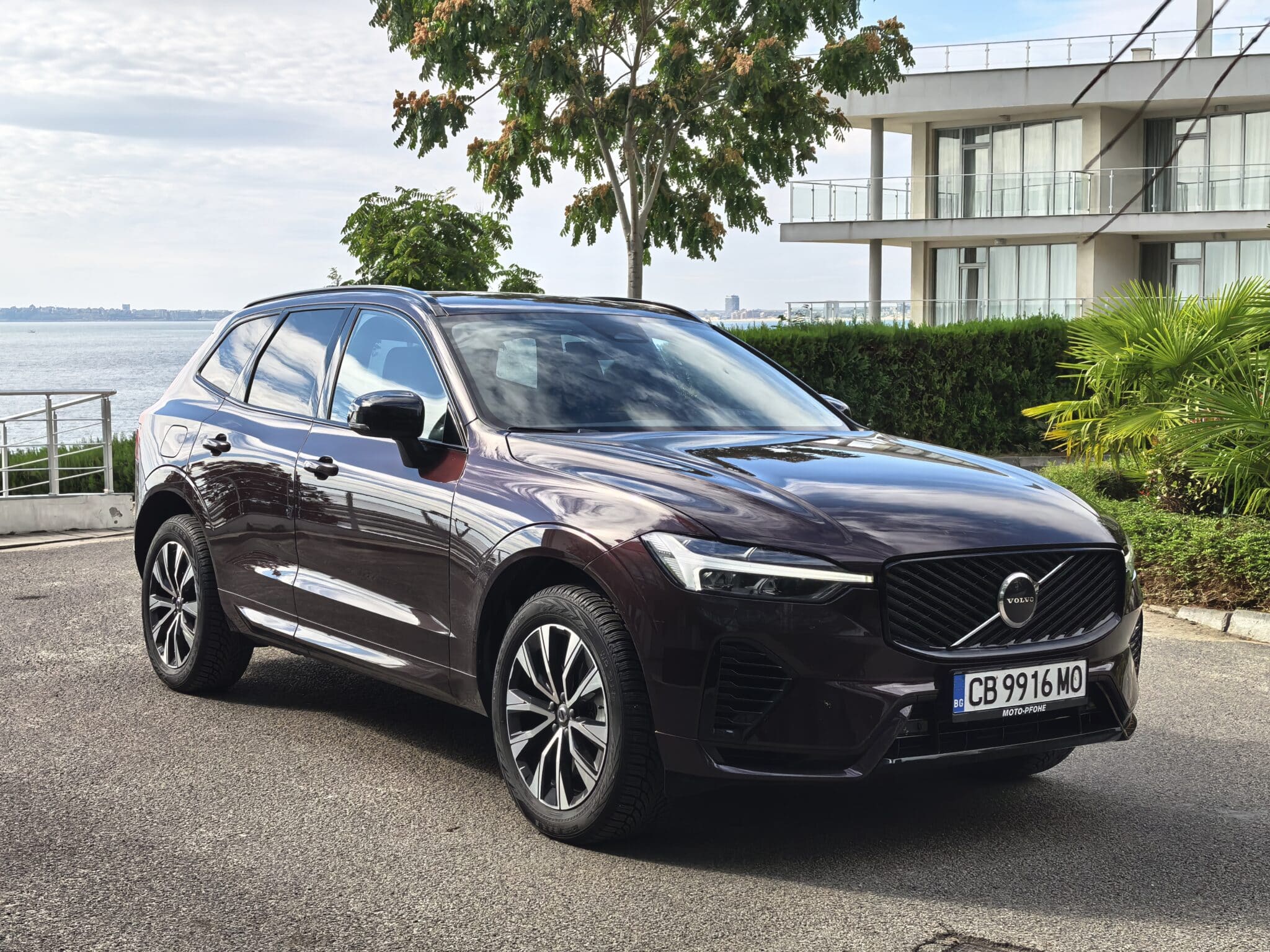 Volvo XC60 T8 PHEV: SUV за онези, които искат повече от самите себе си