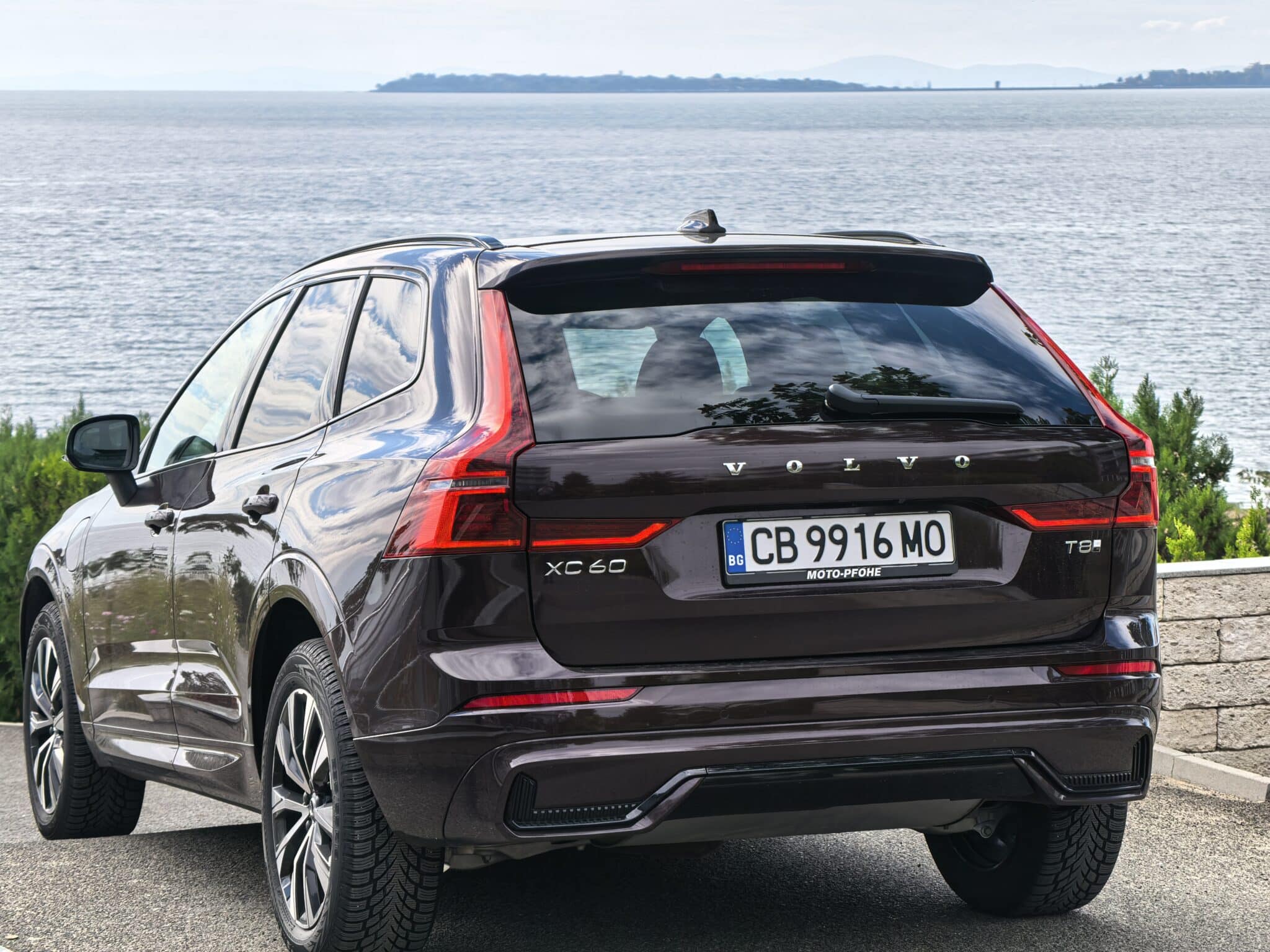Volvo XC60 T8 PHEV: SUV за онези, които искат повече от самите себе си