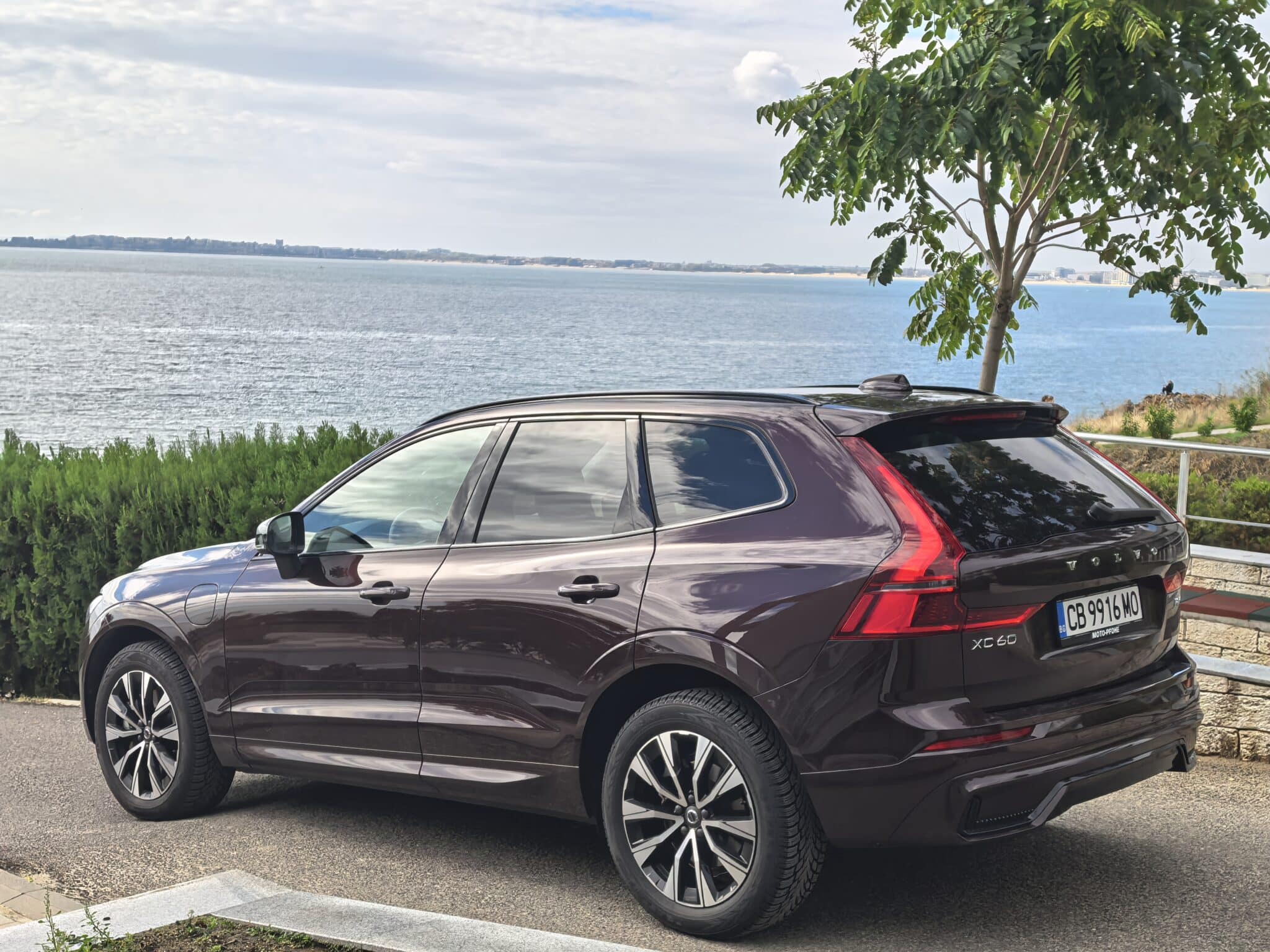 Volvo XC60 T8 PHEV: SUV за онези, които искат повече от самите себе си