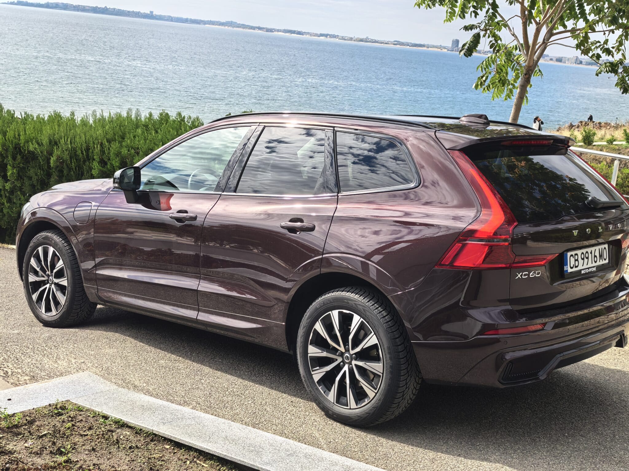 Volvo XC60 T8 PHEV: SUV за онези, които искат повече от самите себе си
