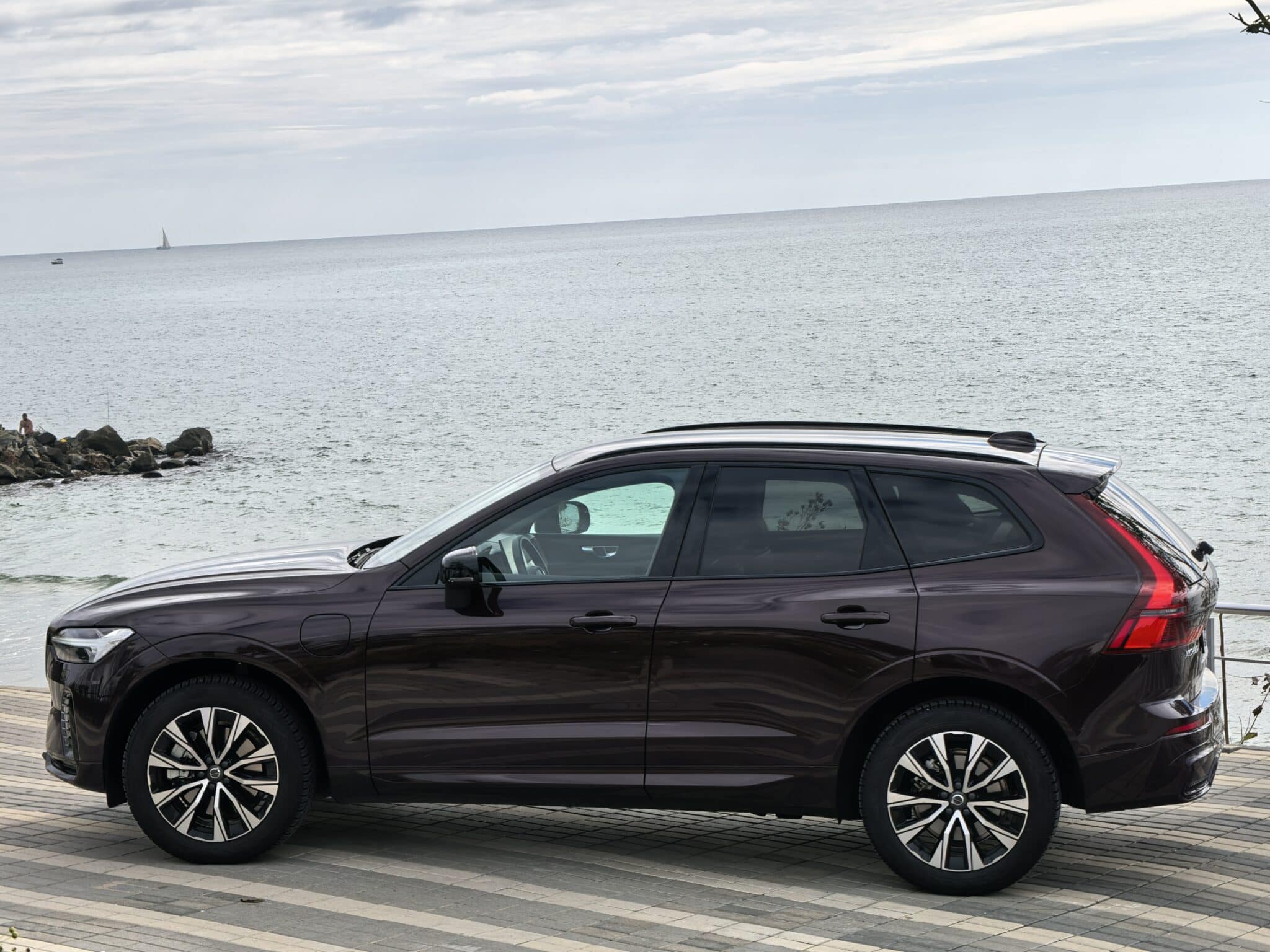 Volvo XC60 T8 PHEV: SUV за онези, които искат повече от самите себе си