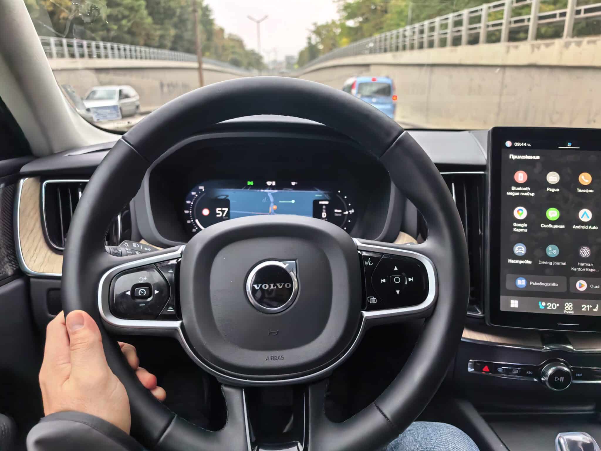 Volvo XC60 T8 PHEV: SUV за онези, които искат повече от самите себе си