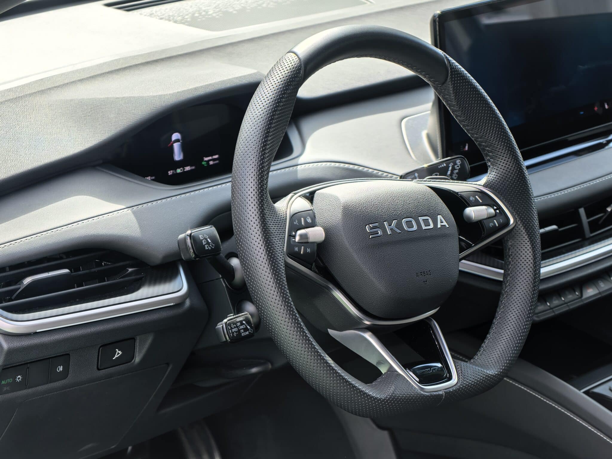 Škoda Elroq 85: Това ли е най-добрият електрически SUV под 100 000 лева у нас?