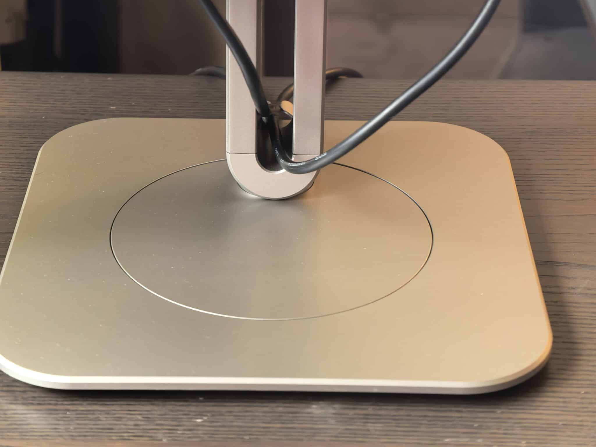 Philips 34B2U6603CH: Ултраширокият Thunderbolt 4 звяр, който превръща бюрото ви в професионално студио