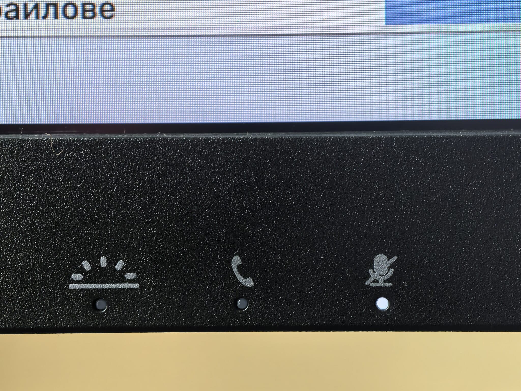 Philips 34B2U6603CH: Ултраширокият Thunderbolt 4 звяр, който превръща бюрото ви в професионално студио