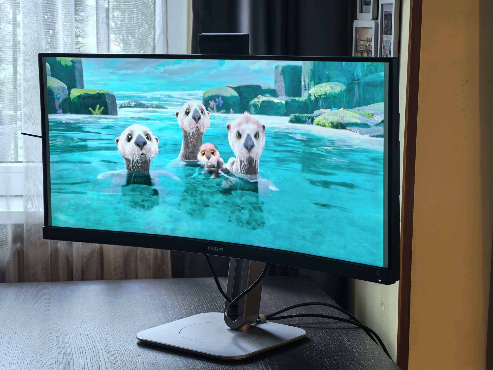 Philips 34B2U6603CH: Ултраширокият Thunderbolt 4 звяр, който превръща бюрото ви в професионално студио